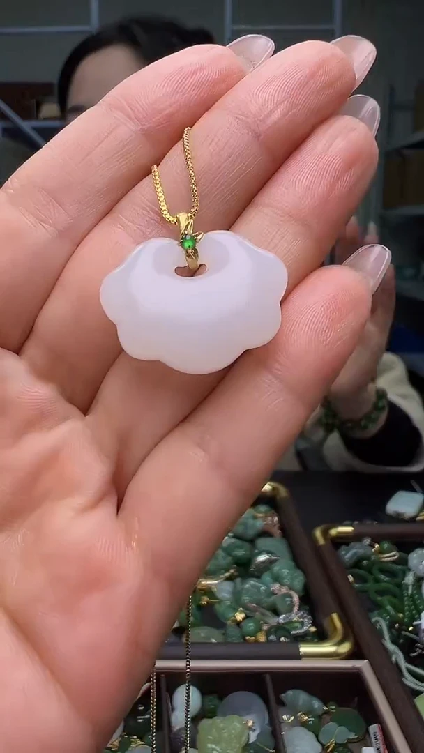 颈饰18K金镶嵌和田玉(多样性发货.发其一）11.10.05