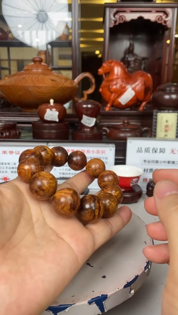 香枝木类端景台越黄水波手串