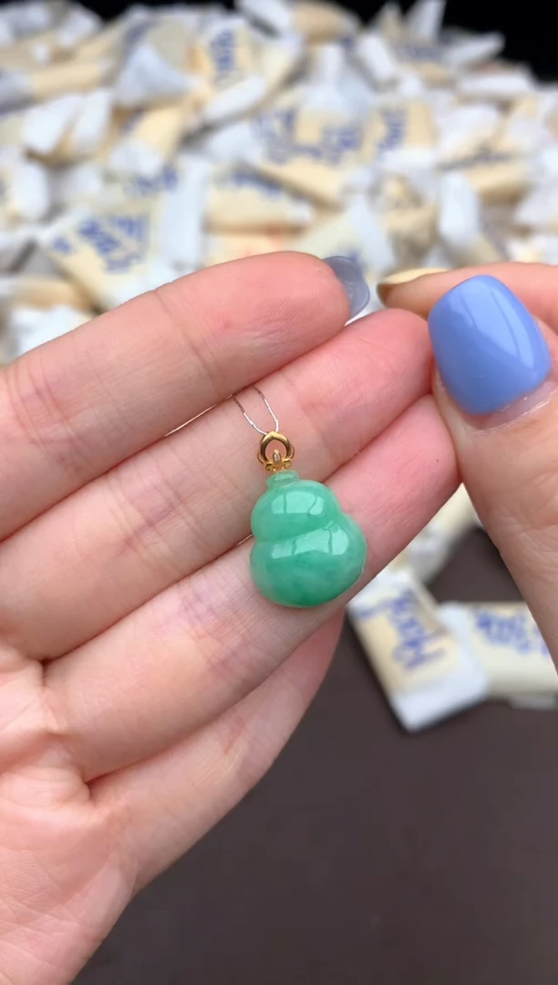 18K金镶嵌挂件翡翠—