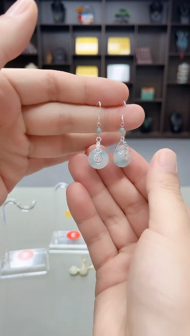 未镶嵌石英质玉（天山翠）耳饰721000