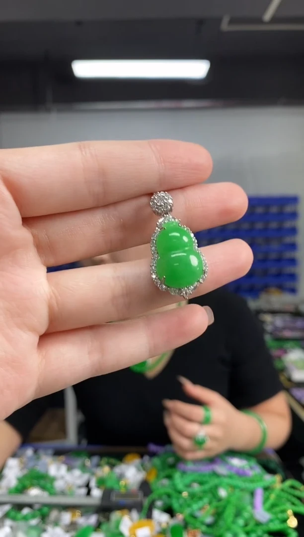 颈饰未镶嵌翡翠多样性发其一颜色微差