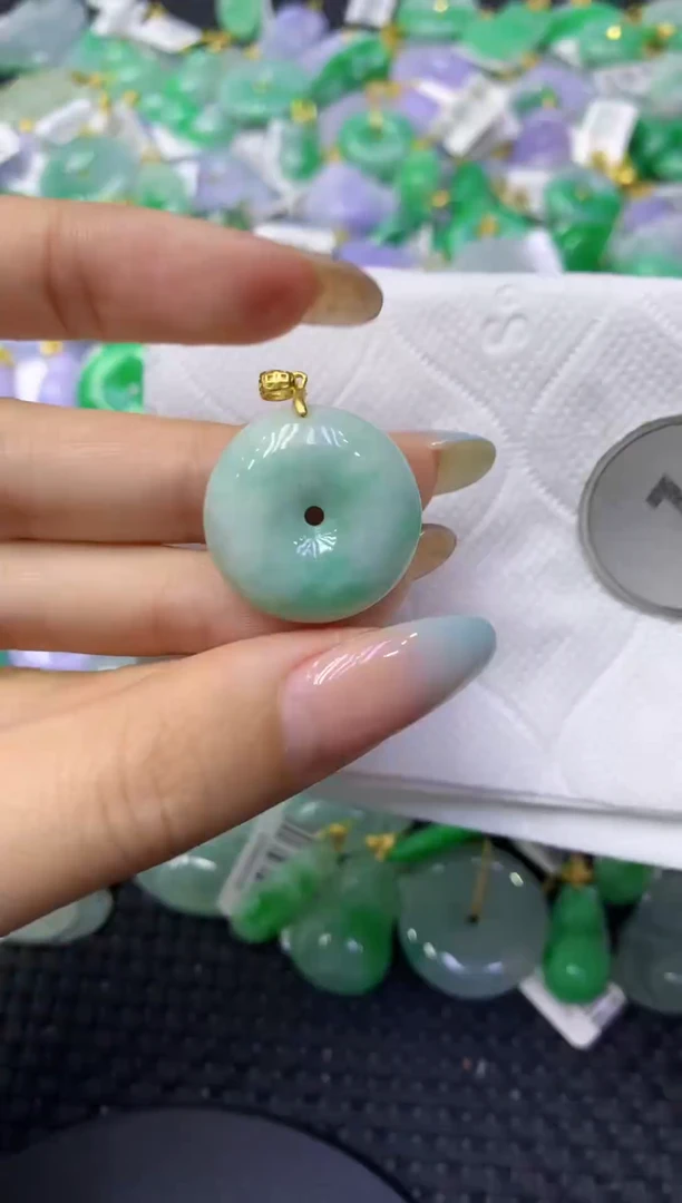 颈饰未镶嵌翡翠天然缅甸翡翠A货