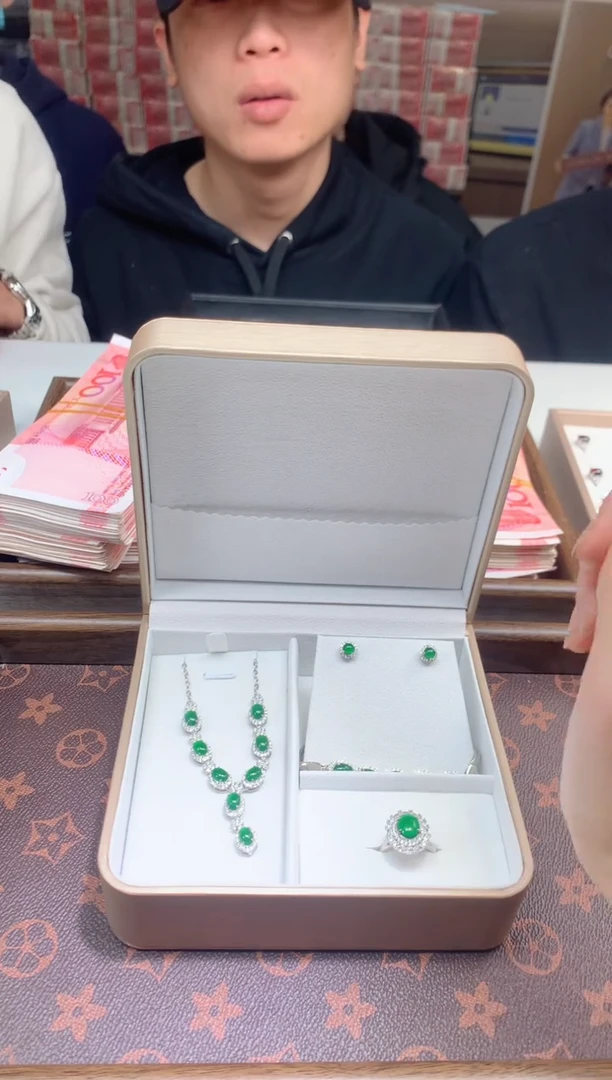 【闪购商品】翡翠颈饰合金天然A货翡翠-多样性发货