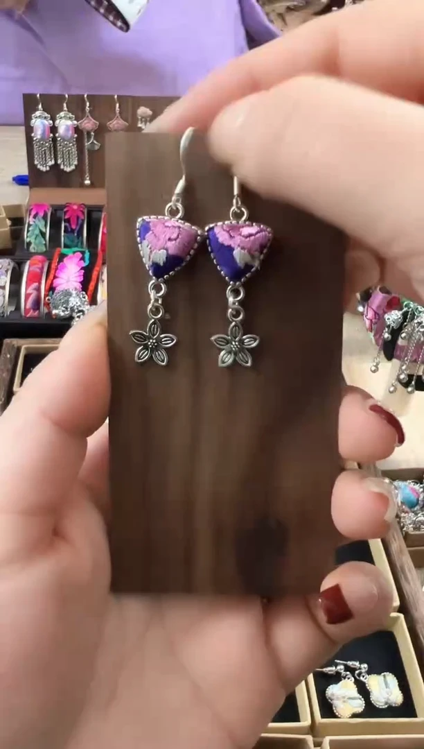 【闪购商品】织绣民族风老绣饰品302