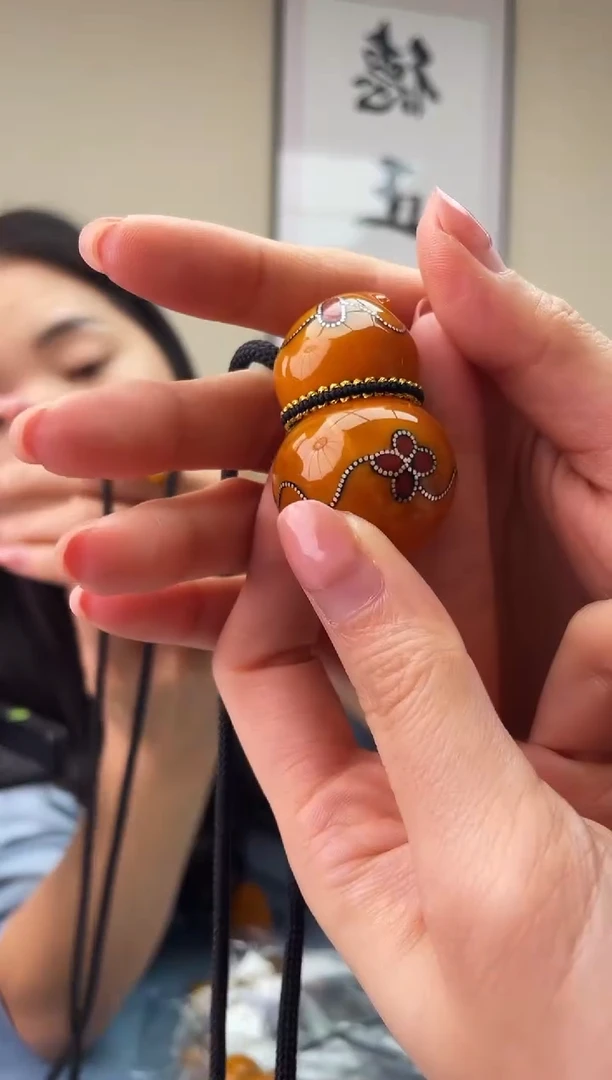 琥珀未镶嵌珠宝奇石T018假一罚十，多样性发一件