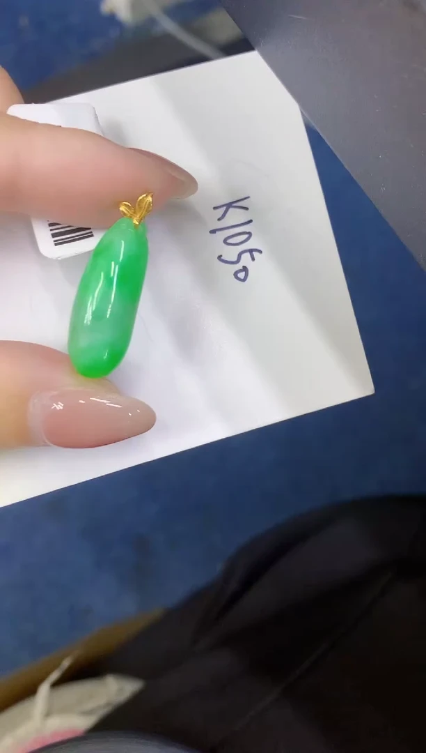 颈饰18K金镶嵌翡翠缅甸天然翡翠A货