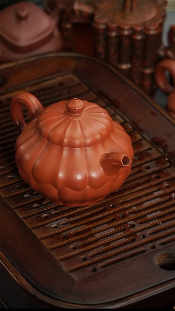 茶壶紫砂宜兴紫砂朱泥筋纹菱花250毫升