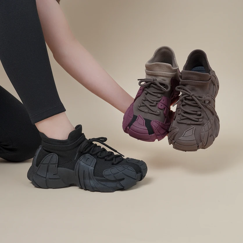 2025新潮情侣透气飞织一脚蹬厚底轻便软底百搭运动休闲登山袜子鞋