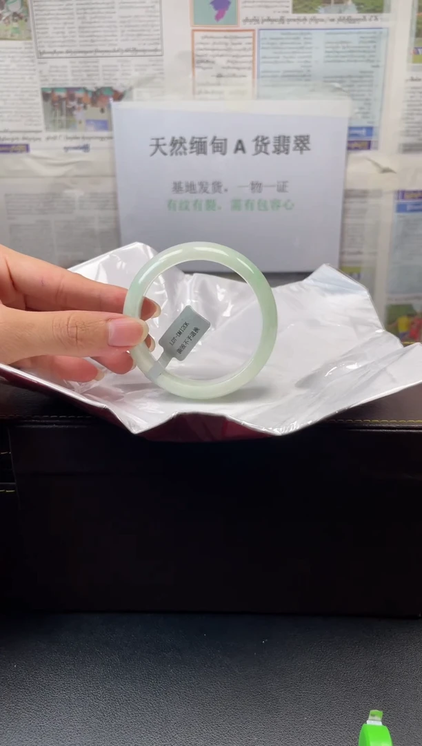 未镶嵌手镯翡翠82