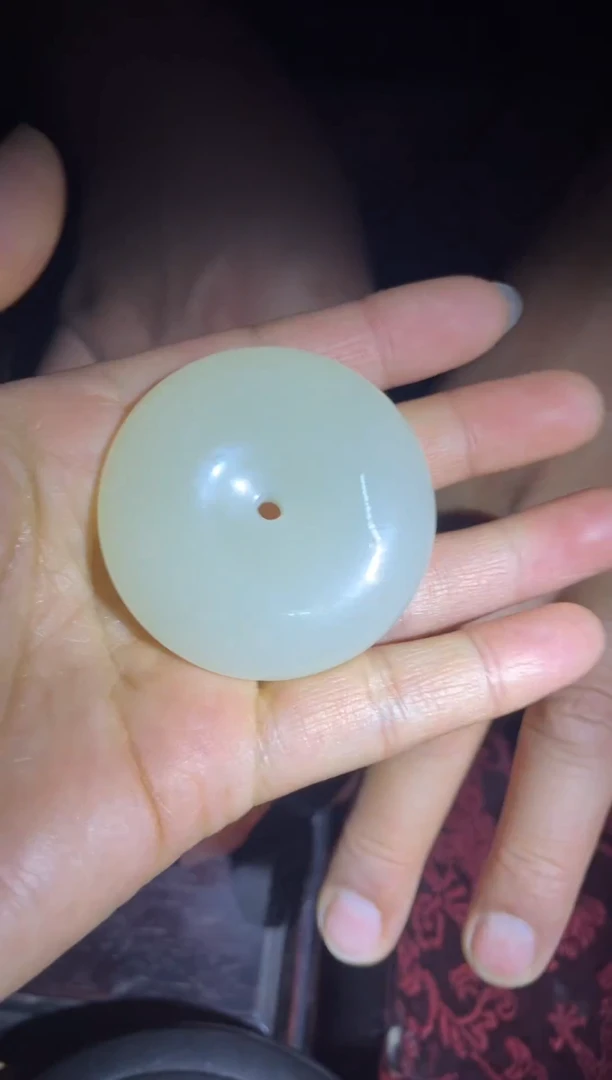 和田玉未镶嵌颈饰羊脂白平安扣1件