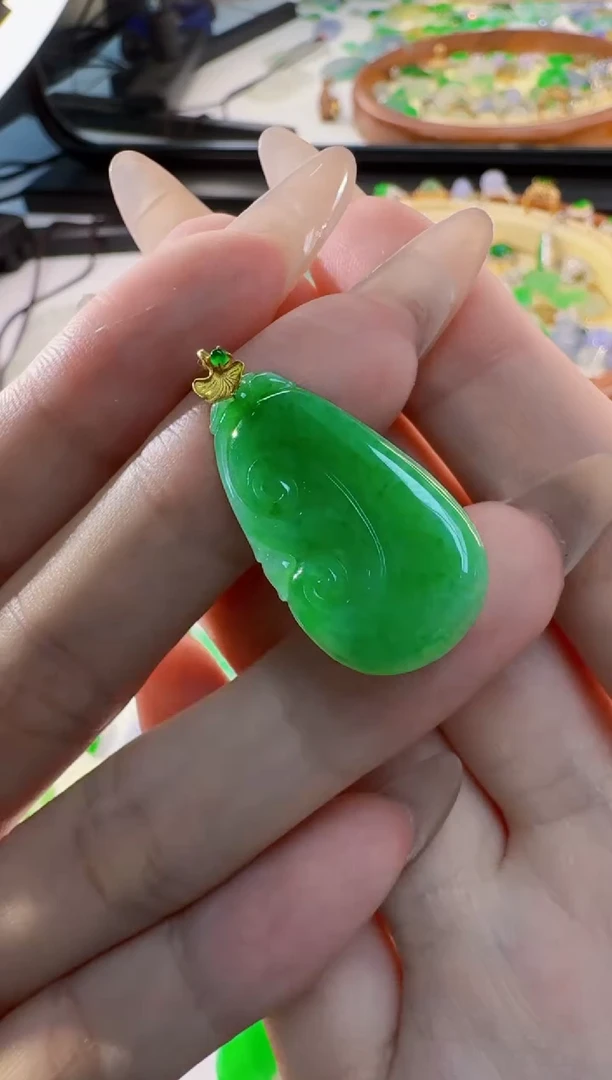 翡翠18K金镶嵌吊坠(不含链)缅甸A货翡翠