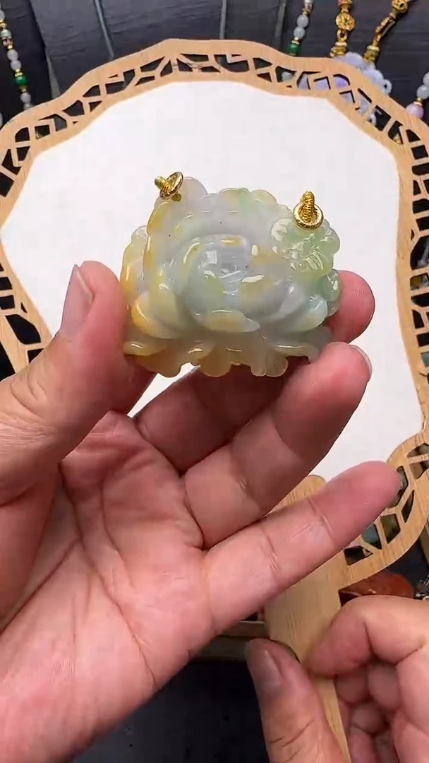 颈饰未镶嵌翡翠吊坠