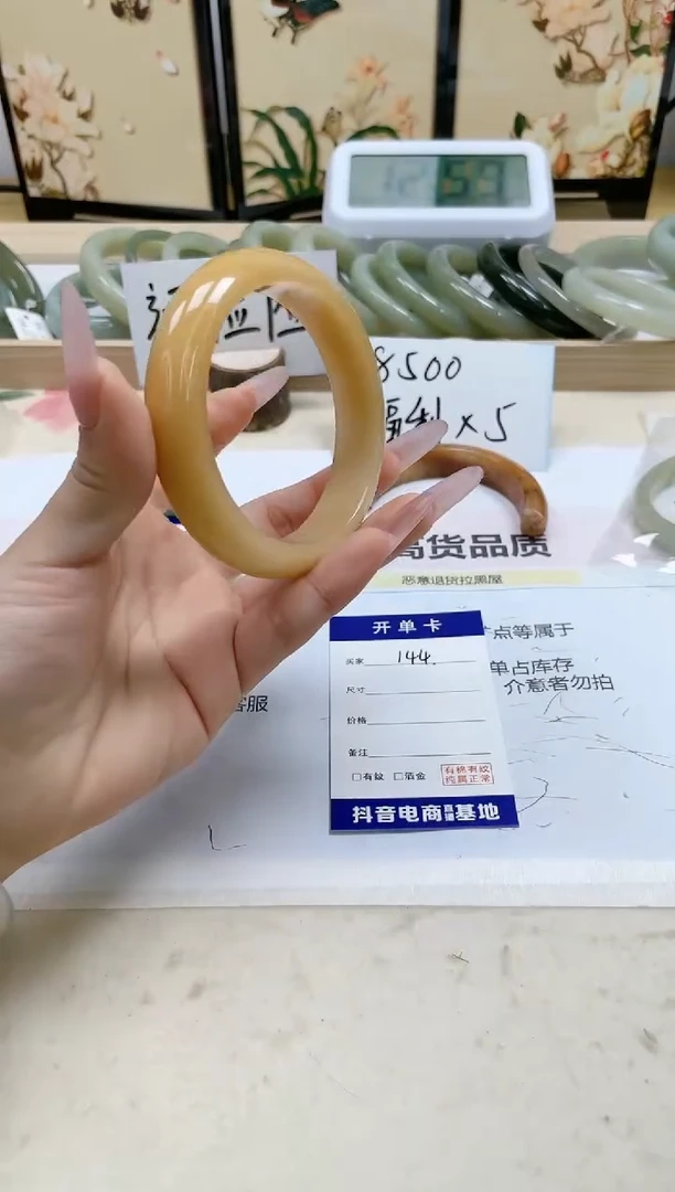 【闪购商品】石英质玉手镯未镶嵌144/62.5