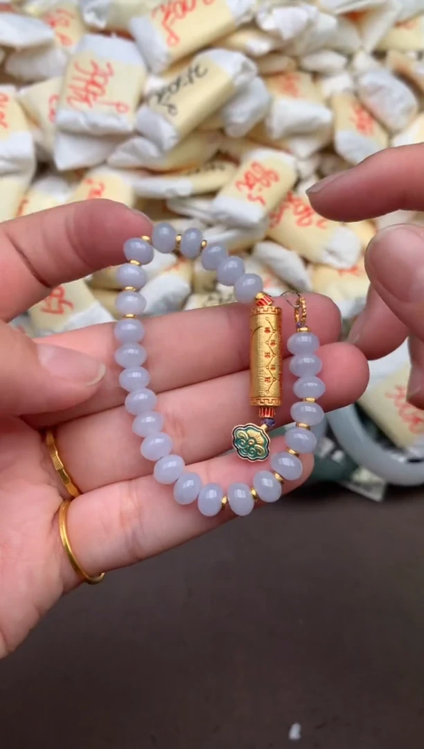 翡翠挂件未镶嵌   —