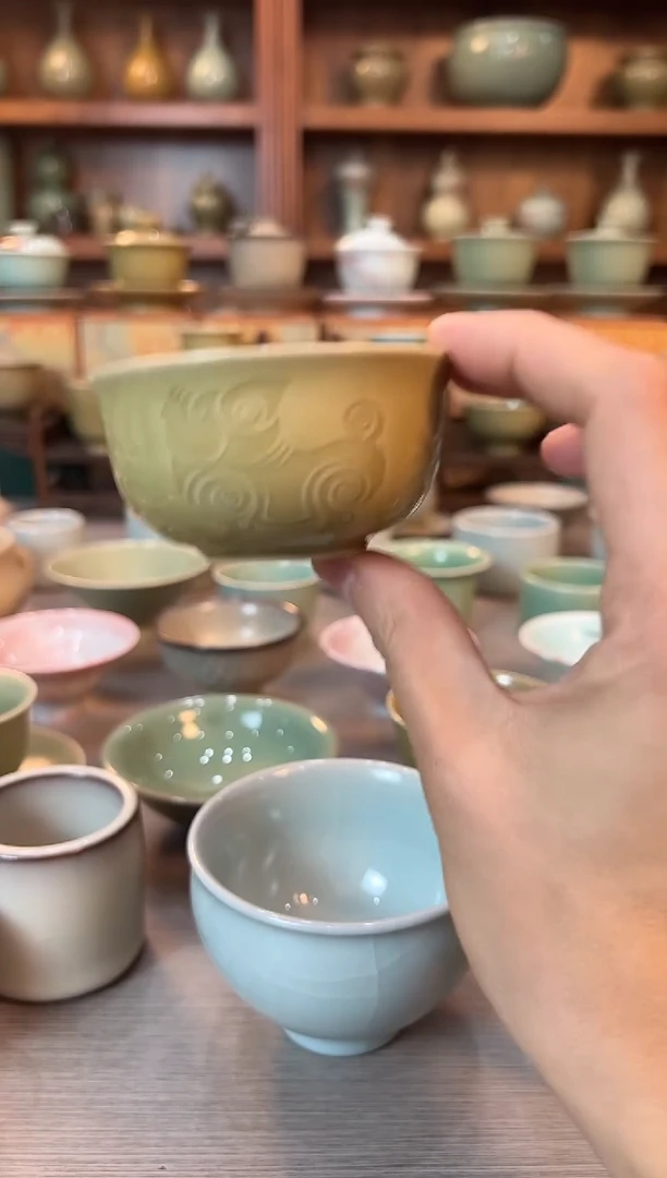 杨*斤龙泉青瓷猪