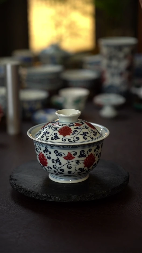 景德镇全手工手绘青花釉里红缠枝莲二才盖碗（大）