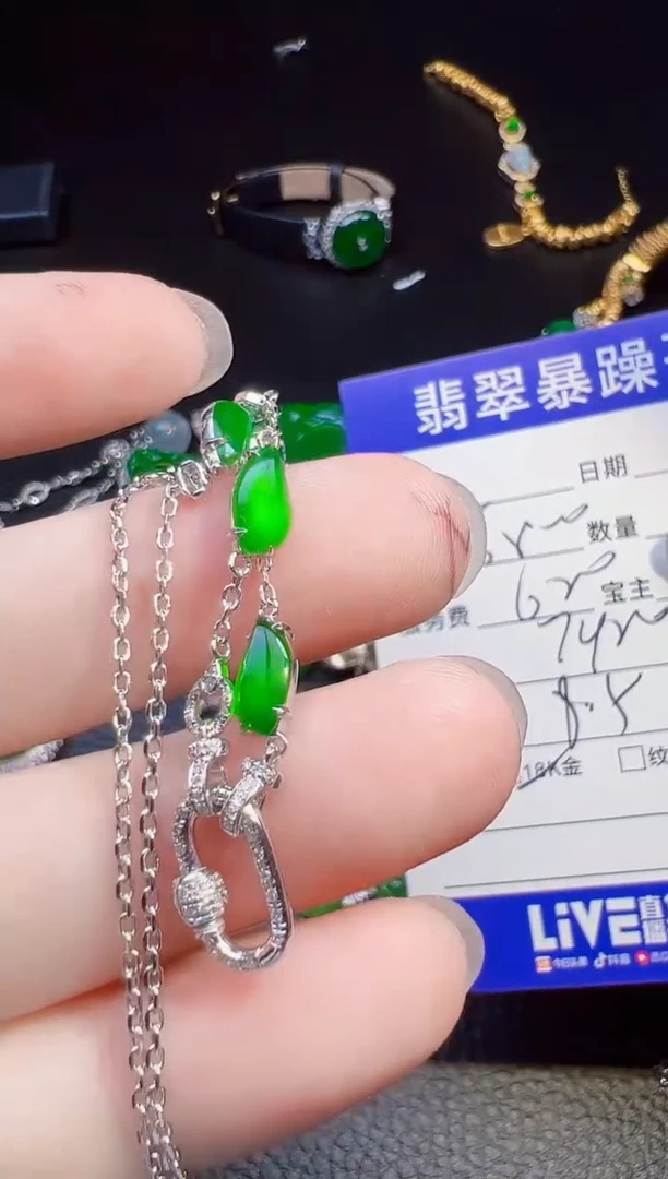 颈饰18K金镶嵌翡翠甘**?翡翠
