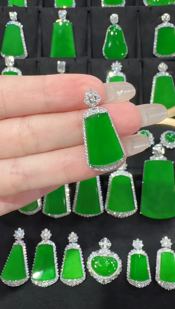 颈饰18K金镶嵌翡翠无事柱天然A货翡翠72h鉴赏期