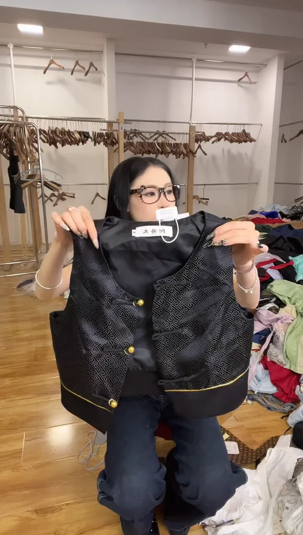 马甲       M码       80-105斤