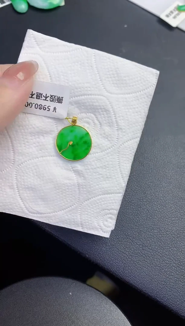 颈饰18K金镶嵌翡翠缅甸天然翡翠A货