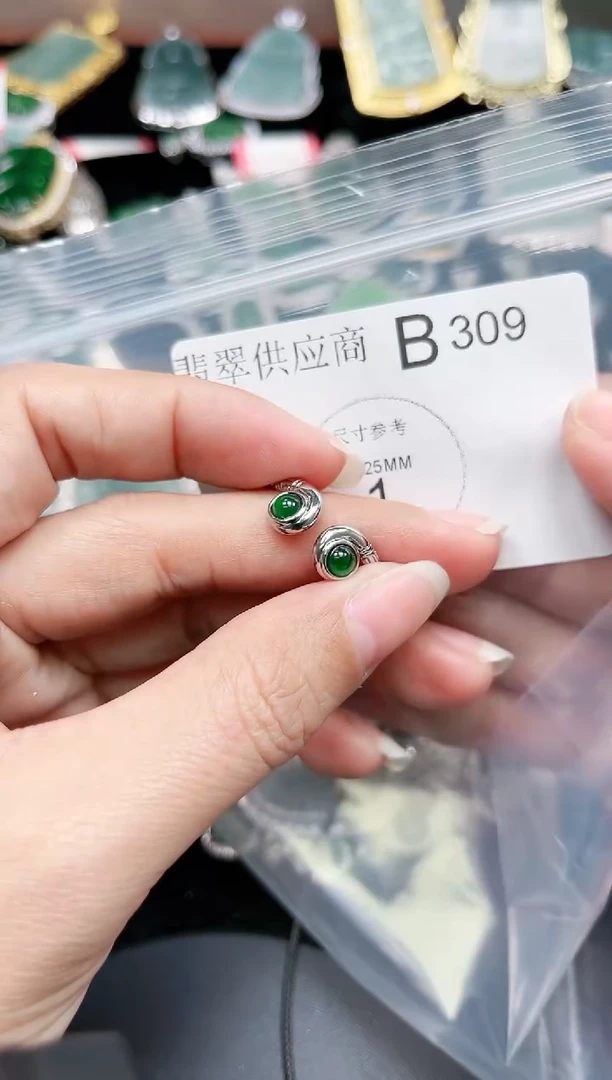 【闪购商品】翡翠颈饰未镶嵌309赠皮绳