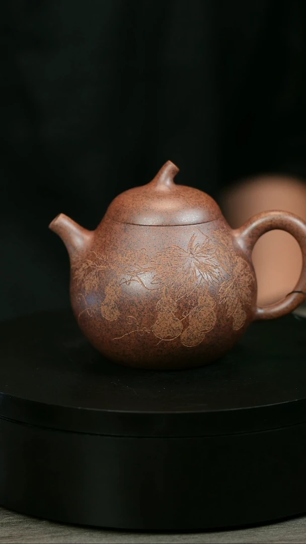 茶壶紫砂从****修H2284赵翠虹天星刻绘茄瓜