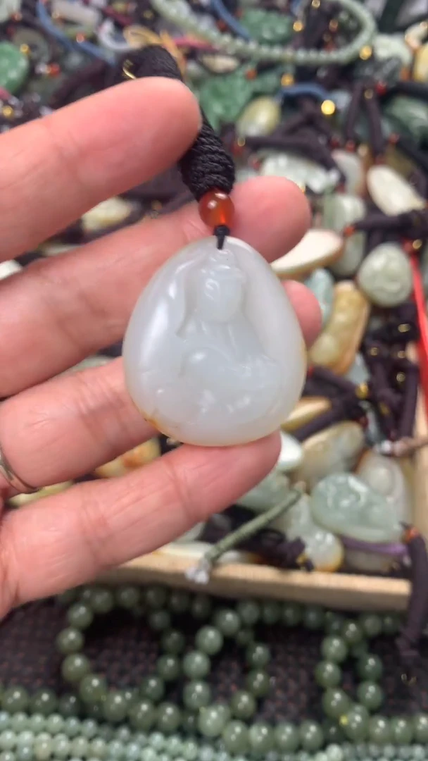 【闪购商品】和田玉颈饰未镶嵌多样性发货没有证书拍一发一有瑕