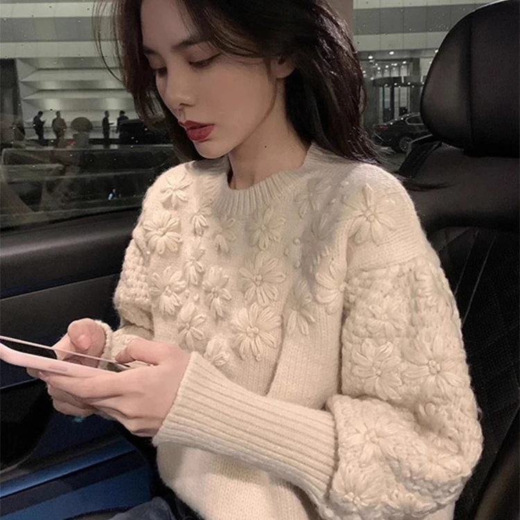 偏汐重工毛衣女款2025新款冬季设计感立体刺绣灯笼袖打底针织衫女