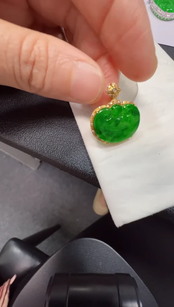 吊坠(不含链)18K金镶嵌翡翠3980