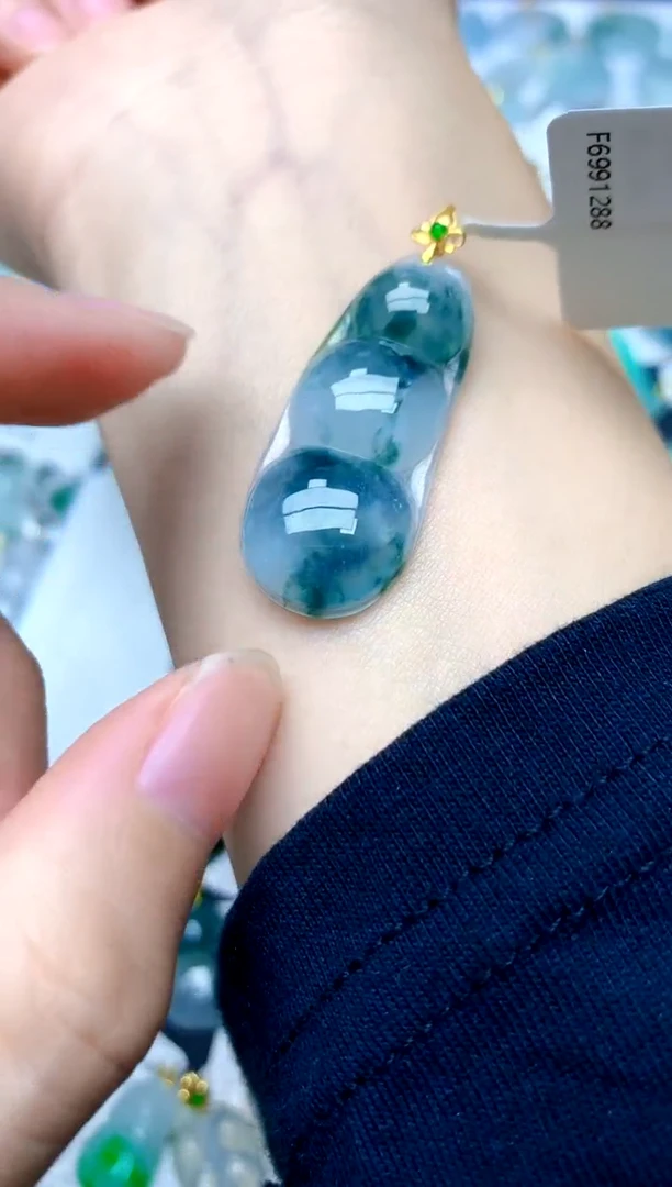 颈饰18K金镶嵌翡翠天然A货翡翠