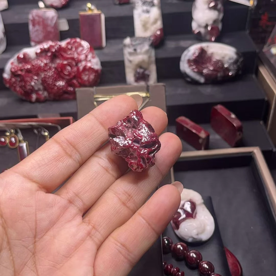 天然辰砂天然朱砂无根砂吊坠