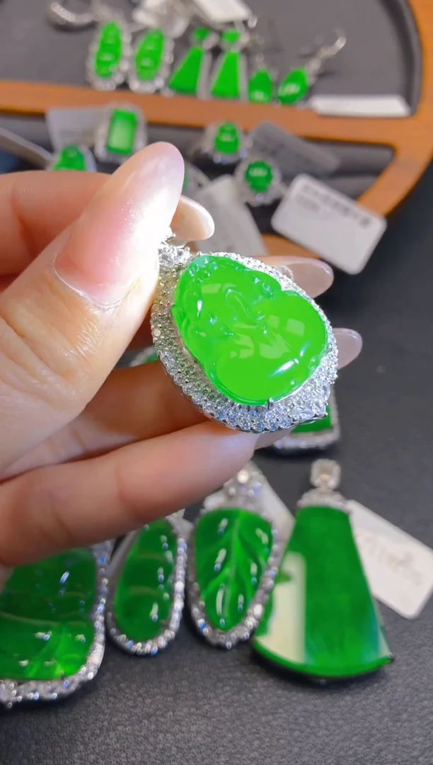 银S925镶嵌翡翠耳饰1