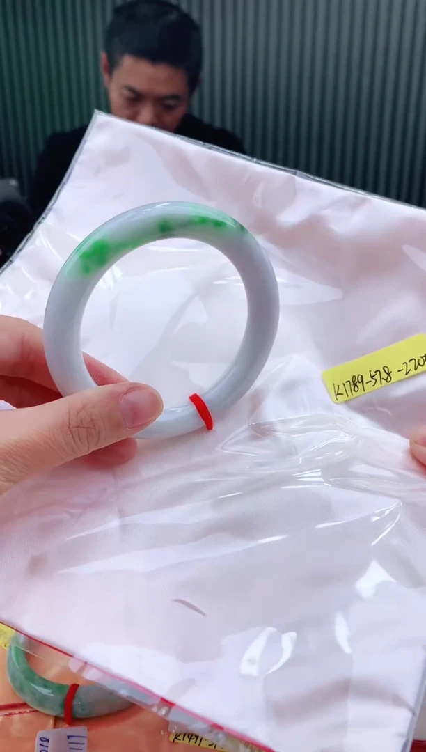 未镶嵌手镯翡翠57+