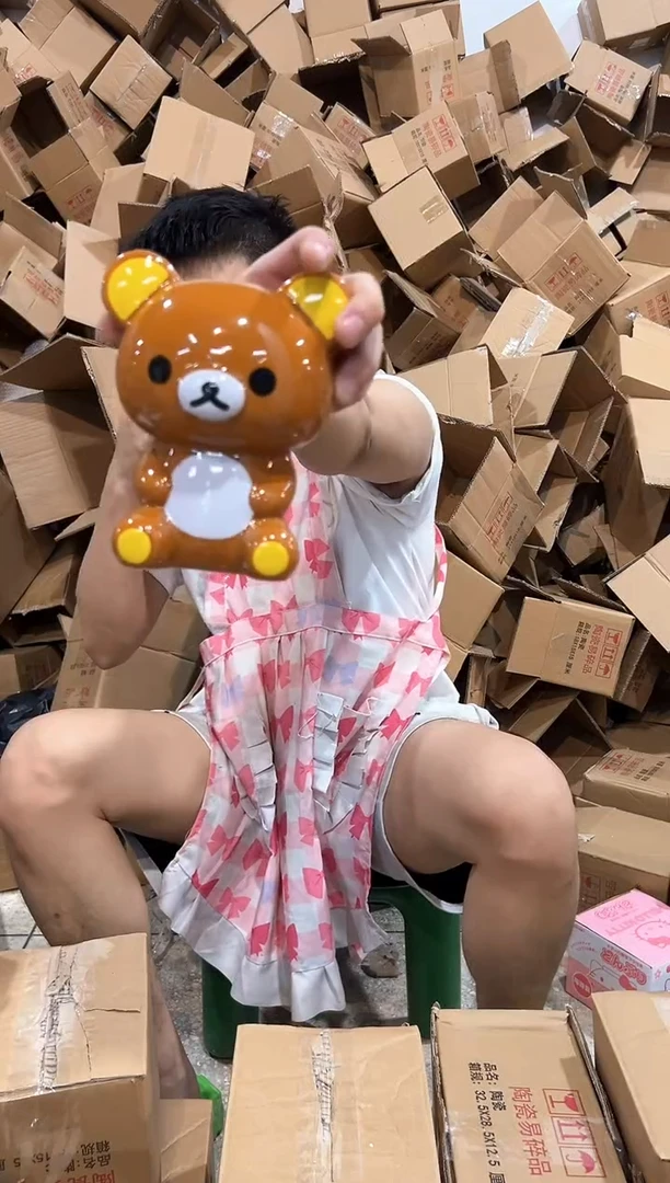 瓷片棕色轻松熊钱罐