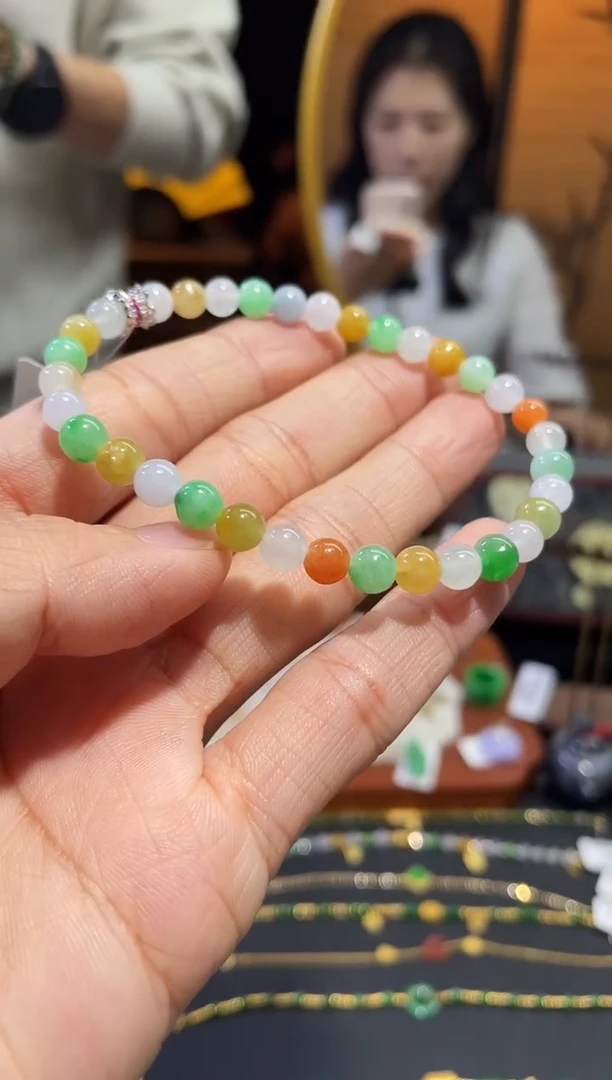颈饰未镶嵌翡翠手串