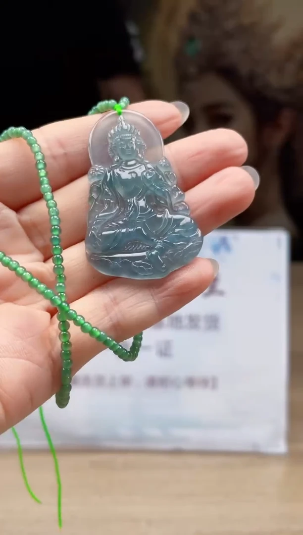 翡翠未镶嵌颈饰      *197