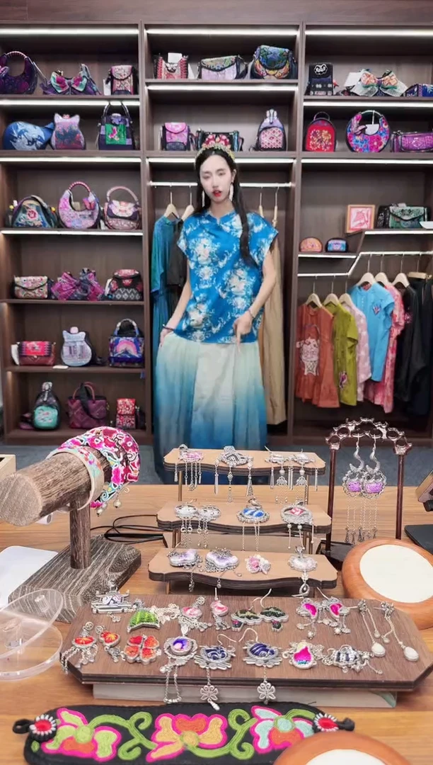 织绣A99蒙阿苏苗绣传承店