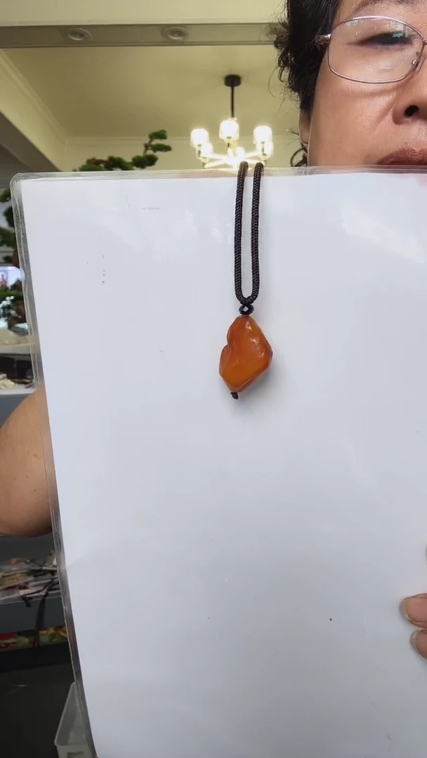 蜜蜡吊坠(赠链)未镶嵌青**人坠