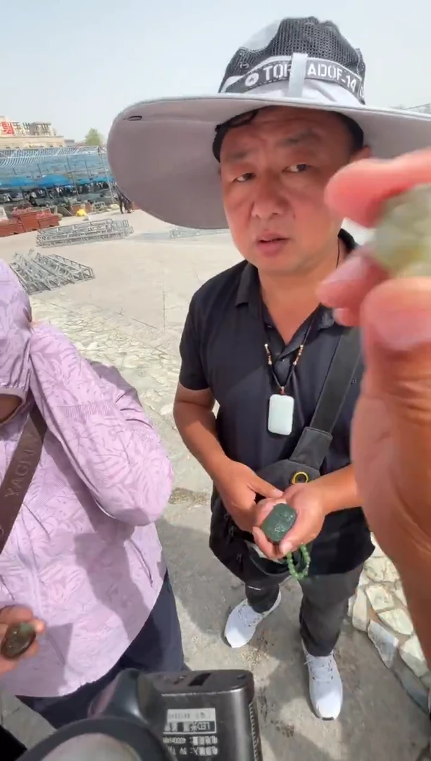 未镶嵌和田玉（糖玉）挂件和田玉