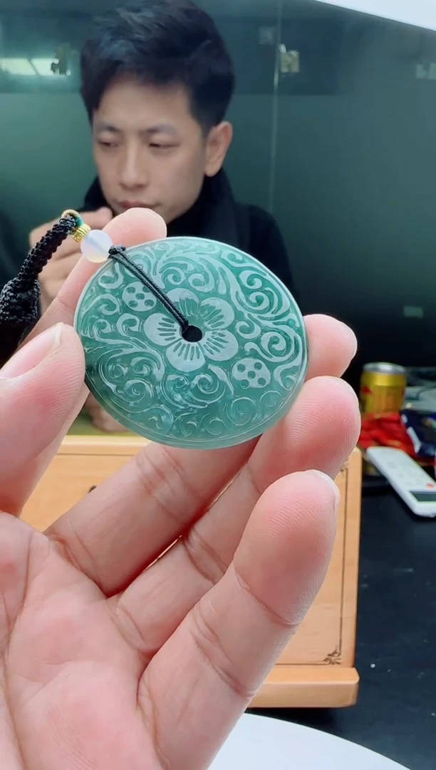 【闪购商品】翡翠颈饰未镶嵌大花扣