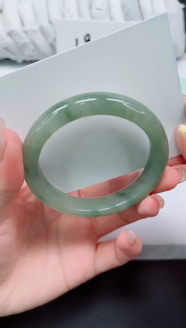 【闪购商品】石英质玉手镯未镶嵌30