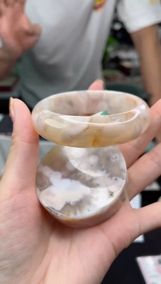 【闪购商品】石英质玉手镯未镶嵌57圈口（不退不换）1680866