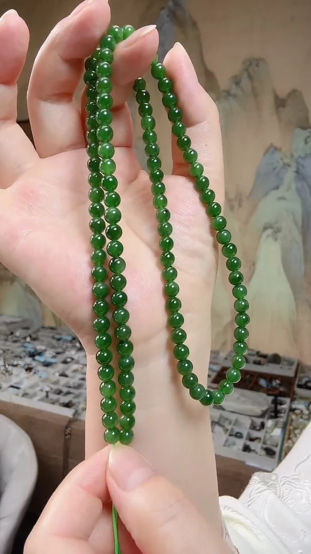 和田玉未镶嵌颈饰.