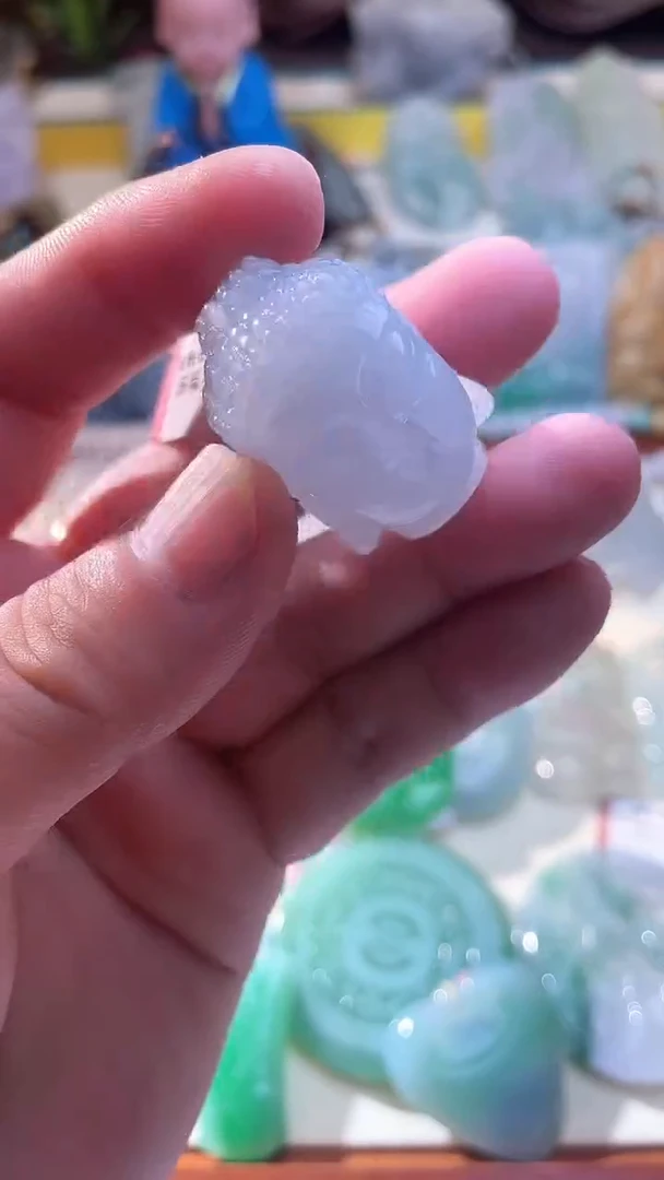 翡翠未镶嵌颈饰佛头