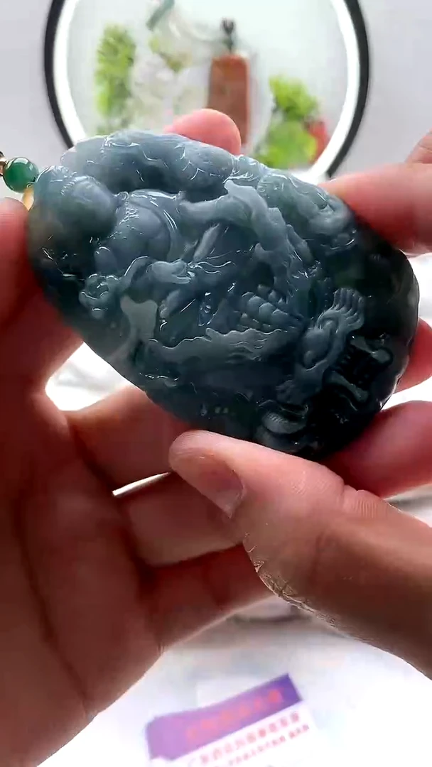 翡翠未镶嵌颈饰大势至