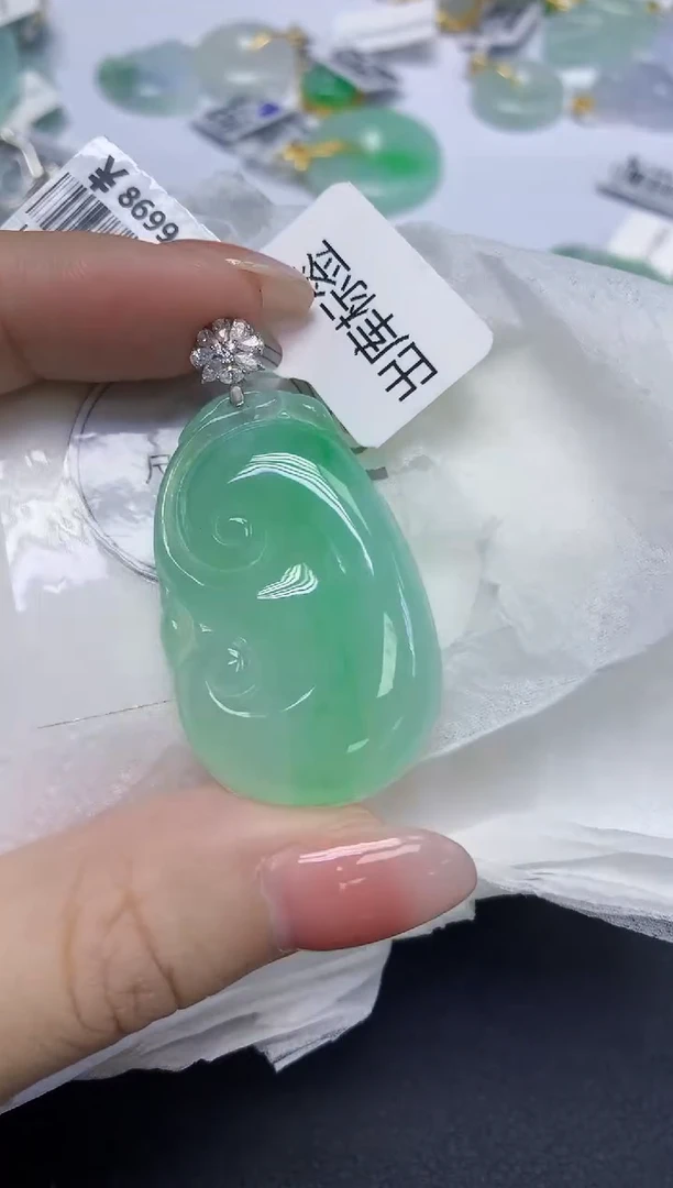 颈饰18K金镶嵌翡翠天然缅甸翡翠A货多样性发一件