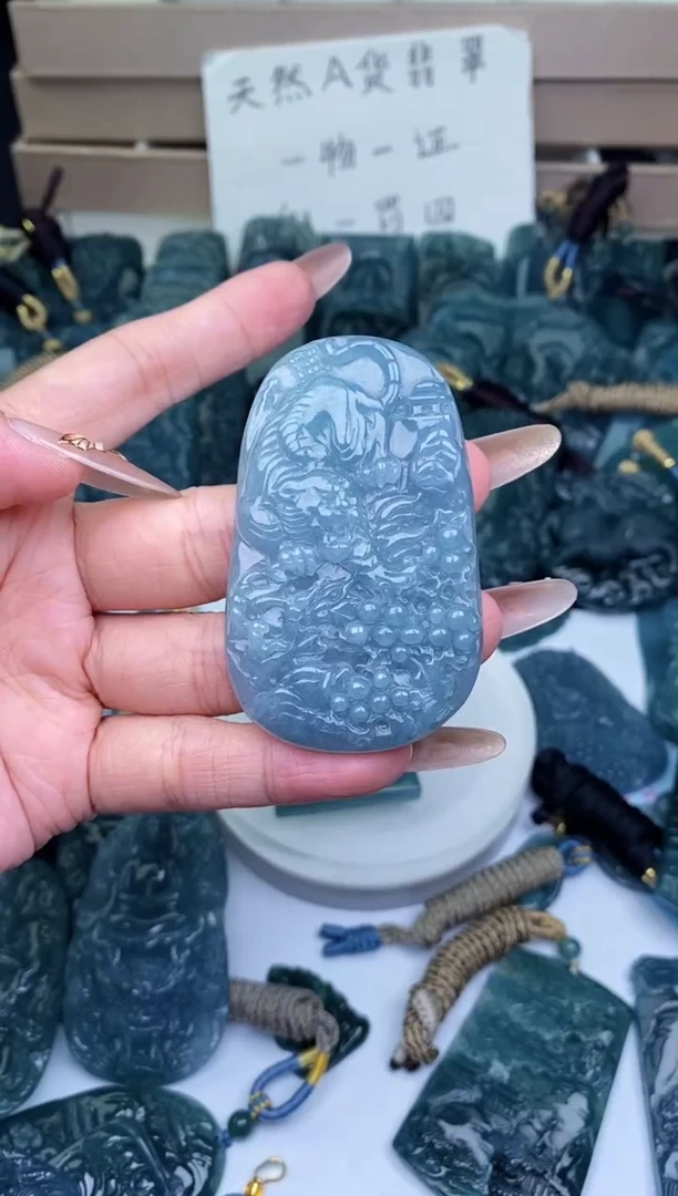 颈饰未镶嵌翡翠