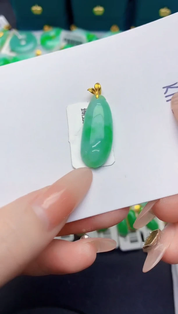 颈饰18K金镶嵌翡翠缅甸天然翡翠A货