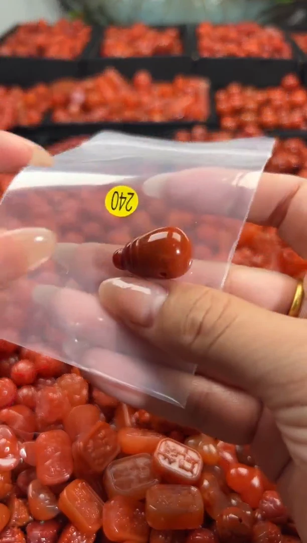 颈饰未镶嵌南红玛瑙1