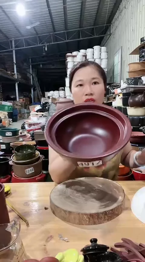 3933瑕疵咖色砂锅碗